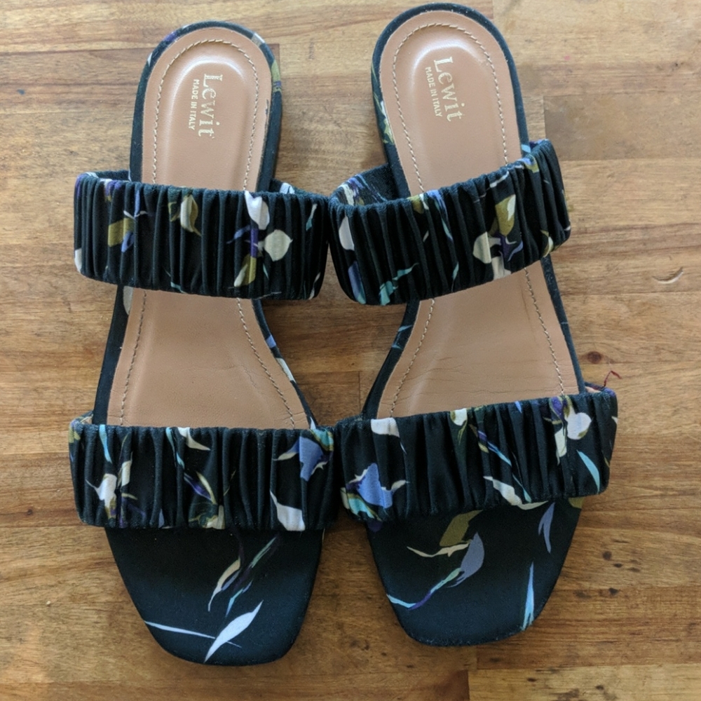 Lewit Navy Floral Sandals 5.5